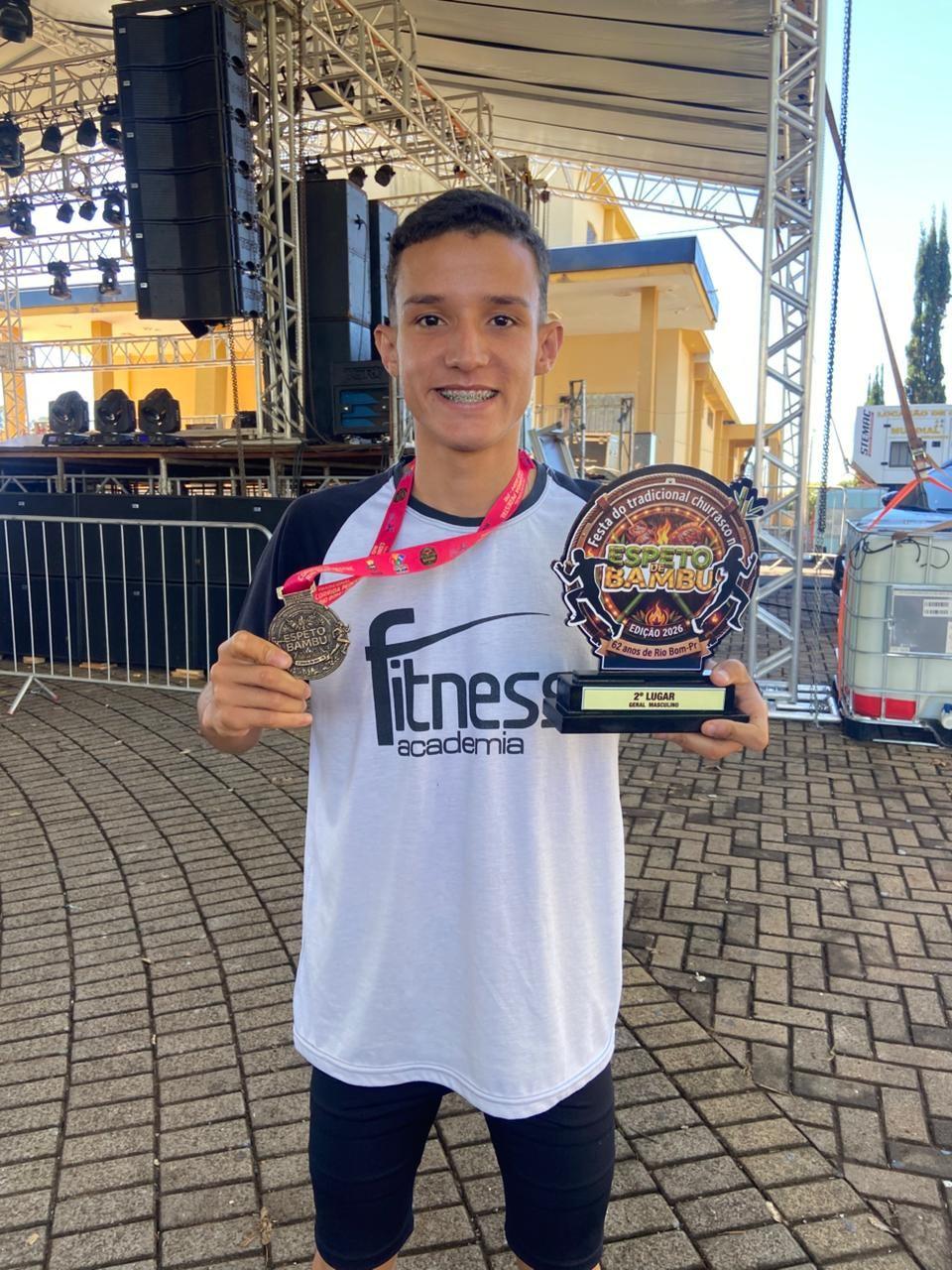 O jovem atleta de Jardim Alegre se destacou com excelentes resultados nas últimas competições.