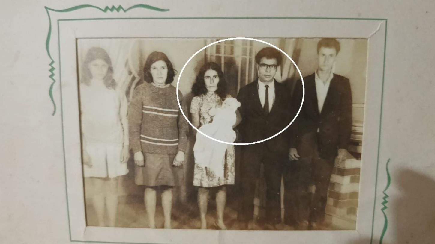 Claudia Michelim, nascida em Jardim Alegre, procura padrinhos de batismo de 1970
