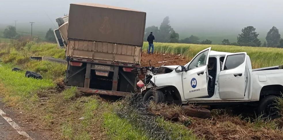 Cinco pessoas morrem em colisão frontal no Paraná