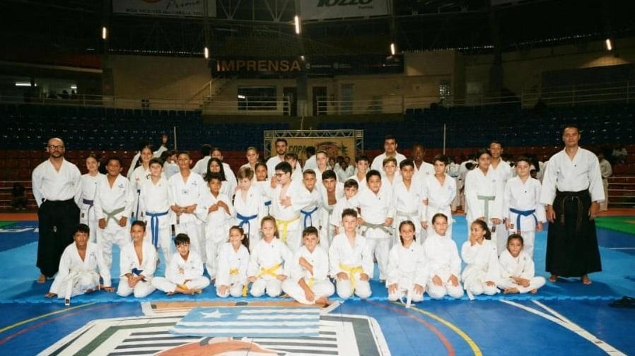 Projeto Karatê Jardim Alegre conquista 19 medalhas em competição realizada em Guarapuava