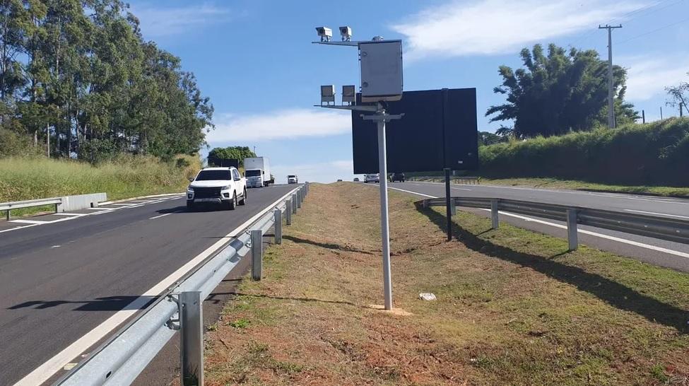 Paraná terá testes de radares que calculam velocidade média em 13 trechos de rodovias