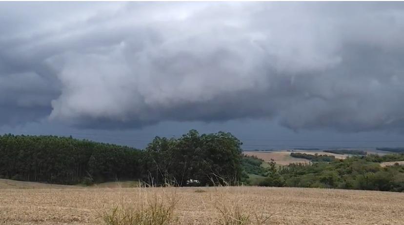 Simepar prevê chuva intensa e rajadas de vento de até 65 km/h nos próximos dias em Jardim Alegre