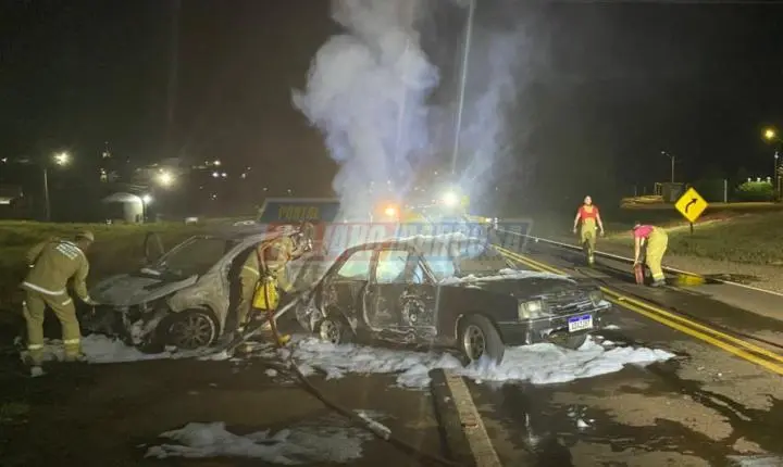 Acidente deixa veículos incendiados e motorista gravemente ferido em Jardim Alegre
