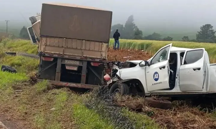 Cinco pessoas morrem em colisão frontal no Paraná