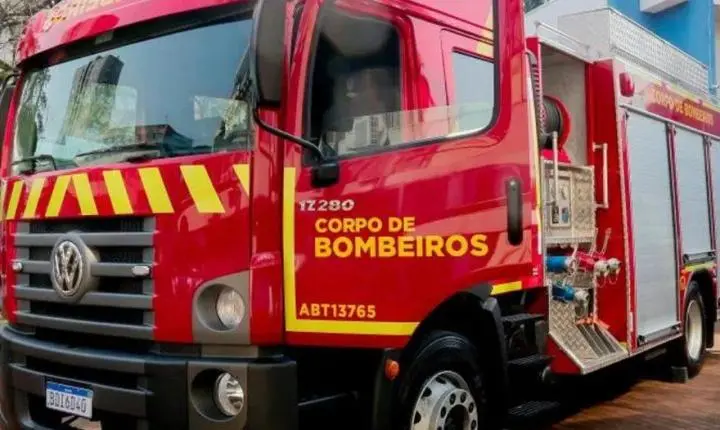Em Ivaiporã, incêndio atinge veículo no acesso secundário 