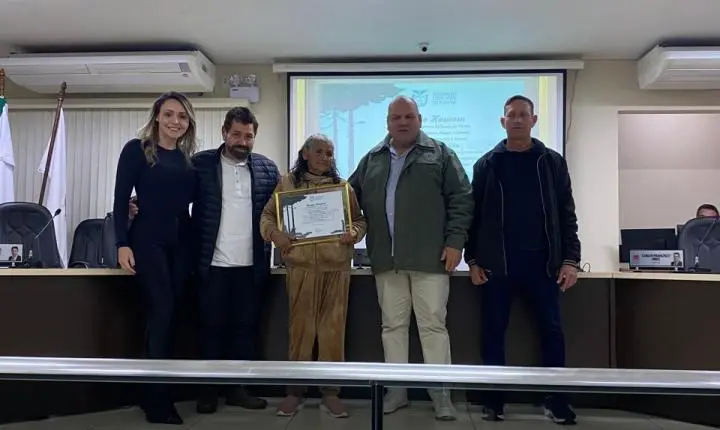 Homenagem na Câmara de Jardim Alegre reconhece trajetória de Dona Maria Poderosa 