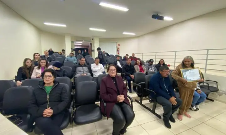 Homenagem na Câmara de Jardim Alegre reconhece trajetória de Dona Maria Poderosa 