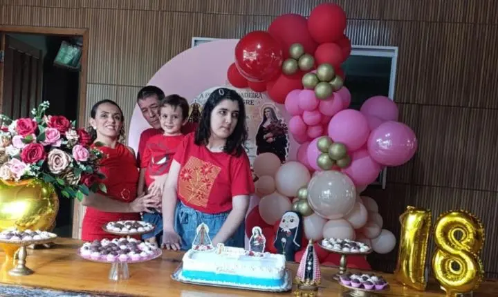 Jovem diagnosticada com câncer aos 3 anos e sem expectativa de sobreviver, contraria prognóstico e celebra 18 anos em Jardim Alegre