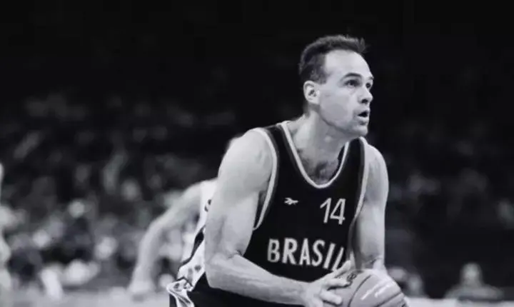 Oscar Schmidt, maior ídolo do basquete brasileiro, morre em SP aos 68 anos