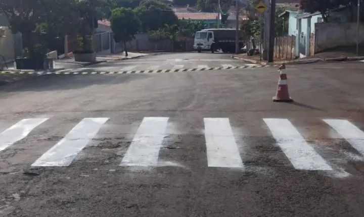Prefeitura de Jardim Alegre segue com reforço na sinalização viária; Rua São Paulo recebe serviços nesta sexta (17)