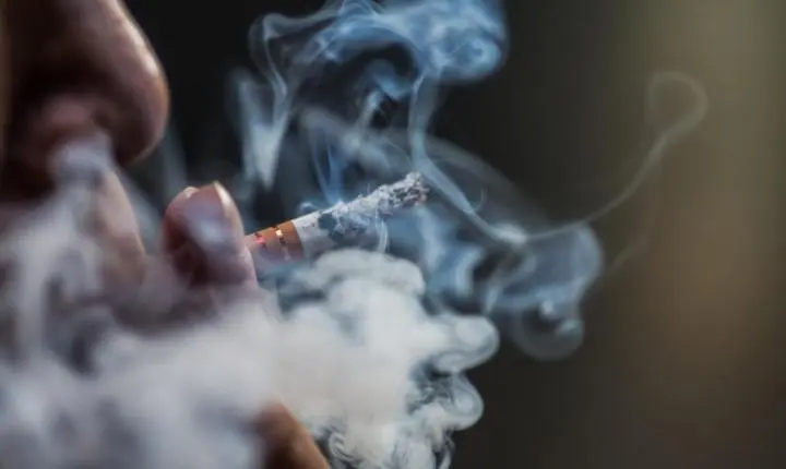 Reino Unido aprova lei que proíbe venda de cigarro “por toda a vida” para nascidos a partir de 2009