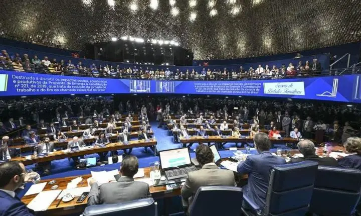 Senado aprova PEC que prevê fim da escala 6x1 e dois dias de descanso semanal