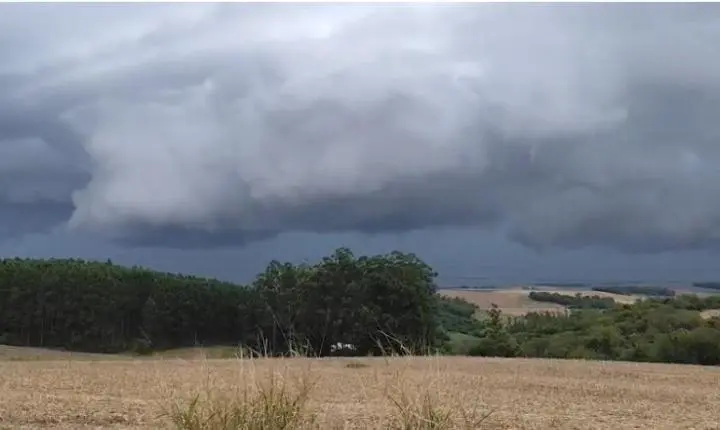 Simepar prevê chuva intensa e rajadas de vento de até 65 km/h nos próximos dias em Jardim Alegre
